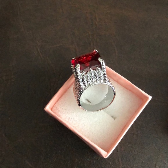 Womens 925 silver ruby ring - Picture 3 of 3